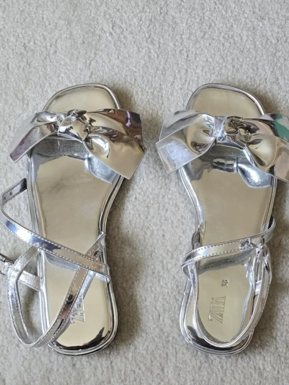 ✨Zara Girls' Mirrored Bow Sandals – Silver Shine - Size 6‎ (Euro 36) - Like New✨